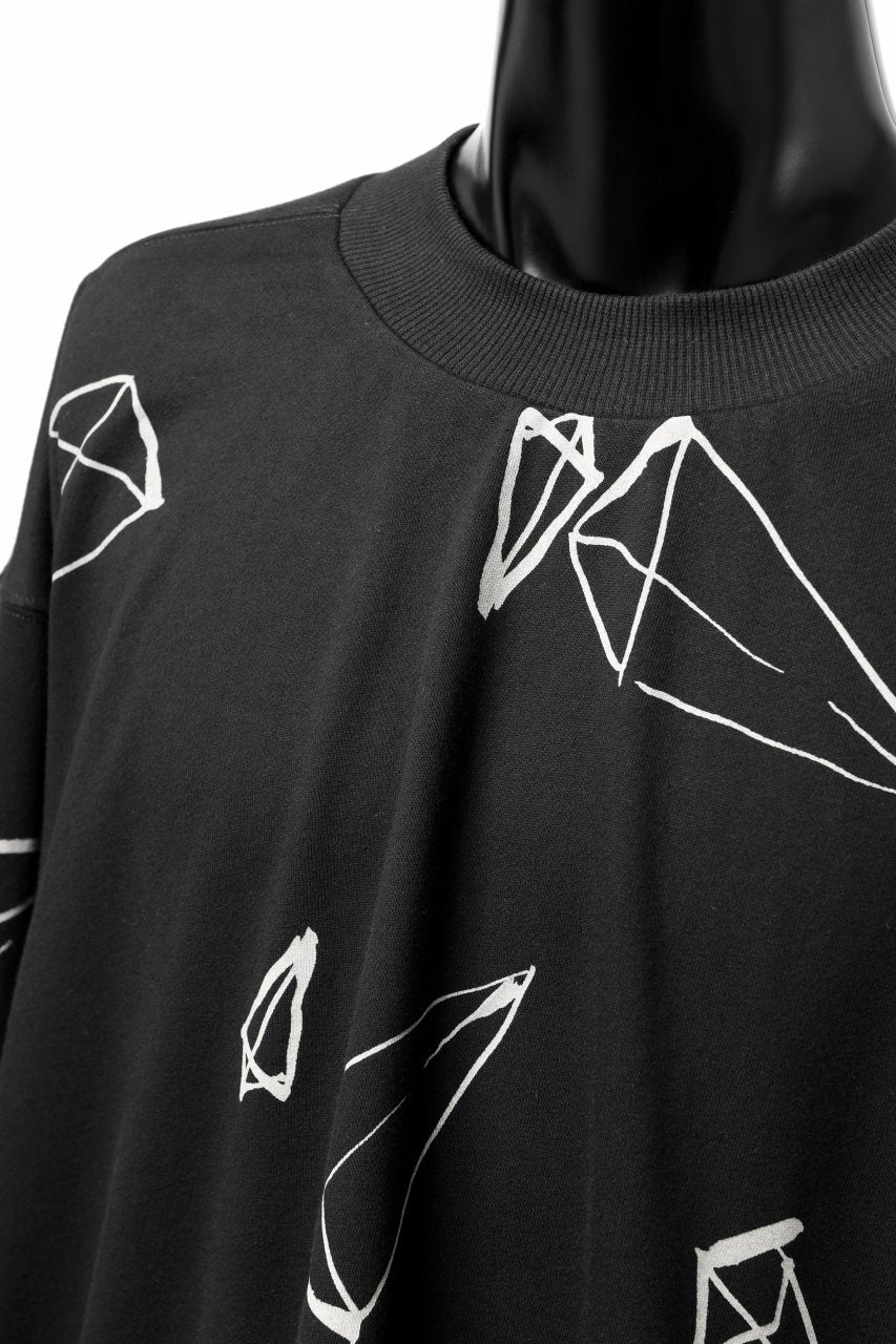 画像をギャラリービューアに読み込む, A.F ARTEFACT PYRA PATTERN PRINT CREW NECK TOPS (BLACK)