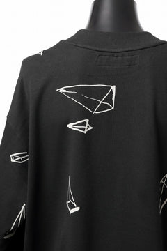 画像をギャラリービューアに読み込む, A.F ARTEFACT PYRA PATTERN PRINT CREW NECK TOPS (BLACK)