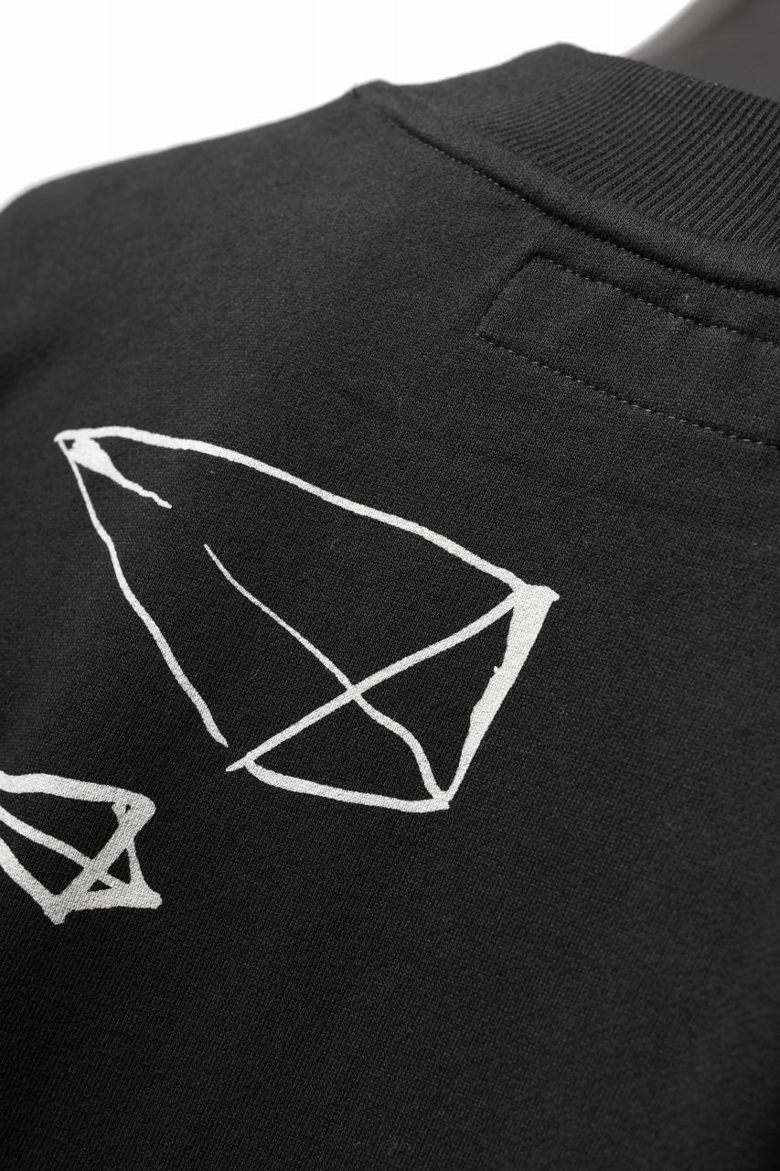 画像をギャラリービューアに読み込む, A.F ARTEFACT PYRA PATTERN PRINT CREW NECK TOPS (BLACK)
