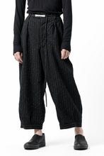 画像をギャラリービューアに読み込む, KLASICA GOSSE TWO TUCKED TROUSERS / LIGHT WEIGHT BLUR STRIPES (INK BLACK)