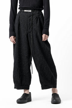 画像をギャラリービューアに読み込む, KLASICA GOSSE TWO TUCKED TROUSERS / LIGHT WEIGHT BLUR STRIPES (INK BLACK)
