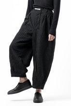画像をギャラリービューアに読み込む, KLASICA GOSSE TWO TUCKED TROUSERS / LIGHT WEIGHT BLUR STRIPES (INK BLACK)