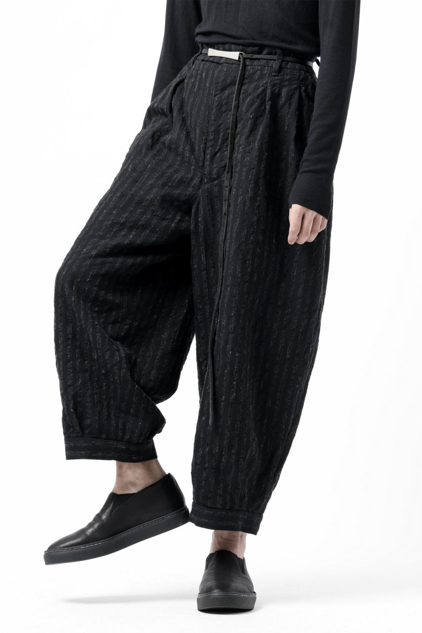 画像をギャラリービューアに読み込む, KLASICA GOSSE TWO TUCKED TROUSERS / LIGHT WEIGHT BLUR STRIPES (INK BLACK)