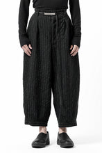 画像をギャラリービューアに読み込む, KLASICA GOSSE TWO TUCKED TROUSERS / LIGHT WEIGHT BLUR STRIPES (INK BLACK)