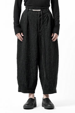 画像をギャラリービューアに読み込む, KLASICA GOSSE TWO TUCKED TROUSERS / LIGHT WEIGHT BLUR STRIPES (INK BLACK)
