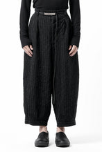 画像をギャラリービューアに読み込む, KLASICA GOSSE TWO TUCKED TROUSERS / LIGHT WEIGHT BLUR STRIPES (INK BLACK)