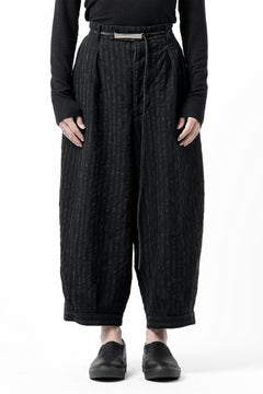 画像をギャラリービューアに読み込む, KLASICA GOSSE TWO TUCKED TROUSERS / LIGHT WEIGHT BLUR STRIPES (INK BLACK)