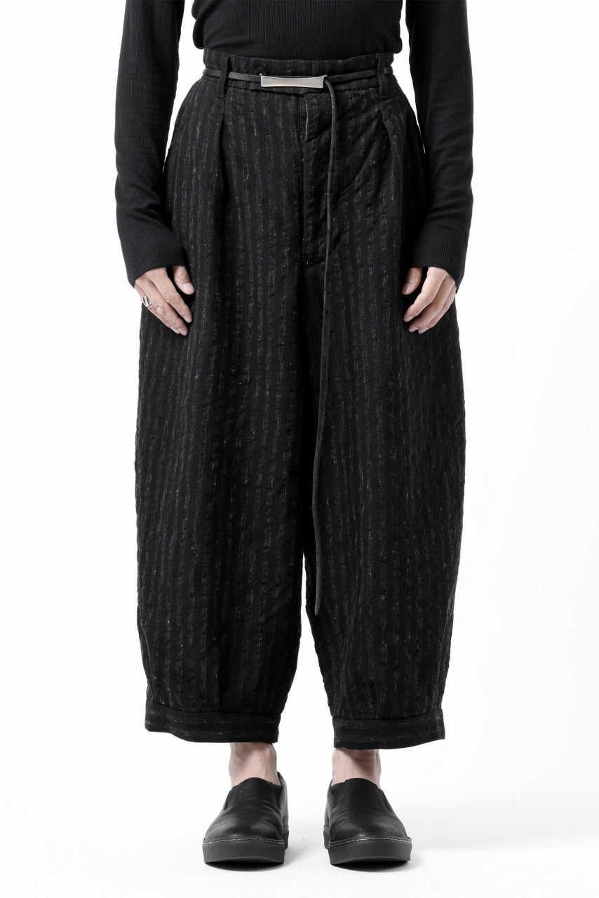 画像をギャラリービューアに読み込む, KLASICA GOSSE TWO TUCKED TROUSERS / LIGHT WEIGHT BLUR STRIPES (INK BLACK)