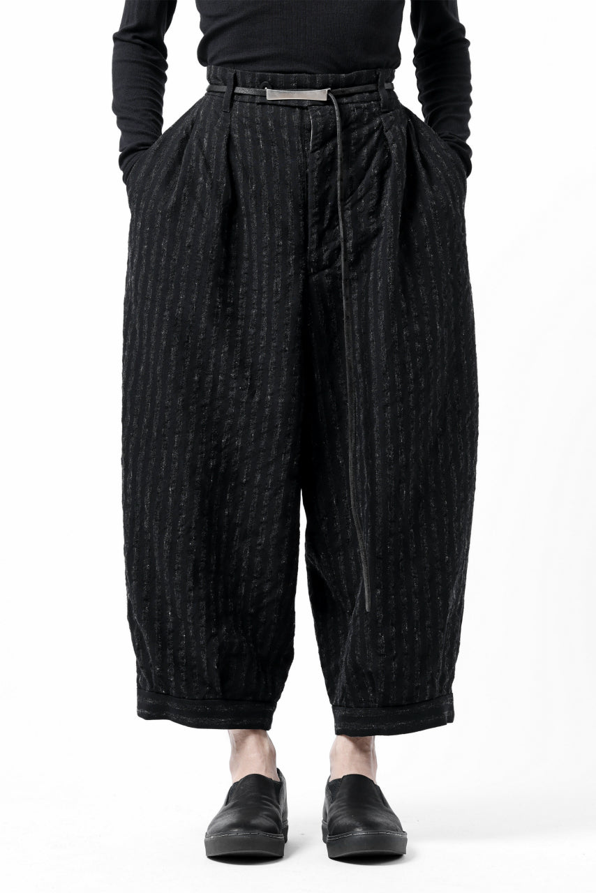 画像をギャラリービューアに読み込む, KLASICA GOSSE TWO TUCKED TROUSERS / LIGHT WEIGHT BLUR STRIPES (INK BLACK)