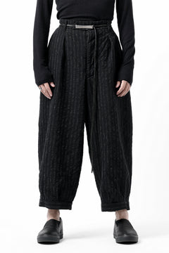 画像をギャラリービューアに読み込む, KLASICA GOSSE TWO TUCKED TROUSERS / LIGHT WEIGHT BLUR STRIPES (INK BLACK)
