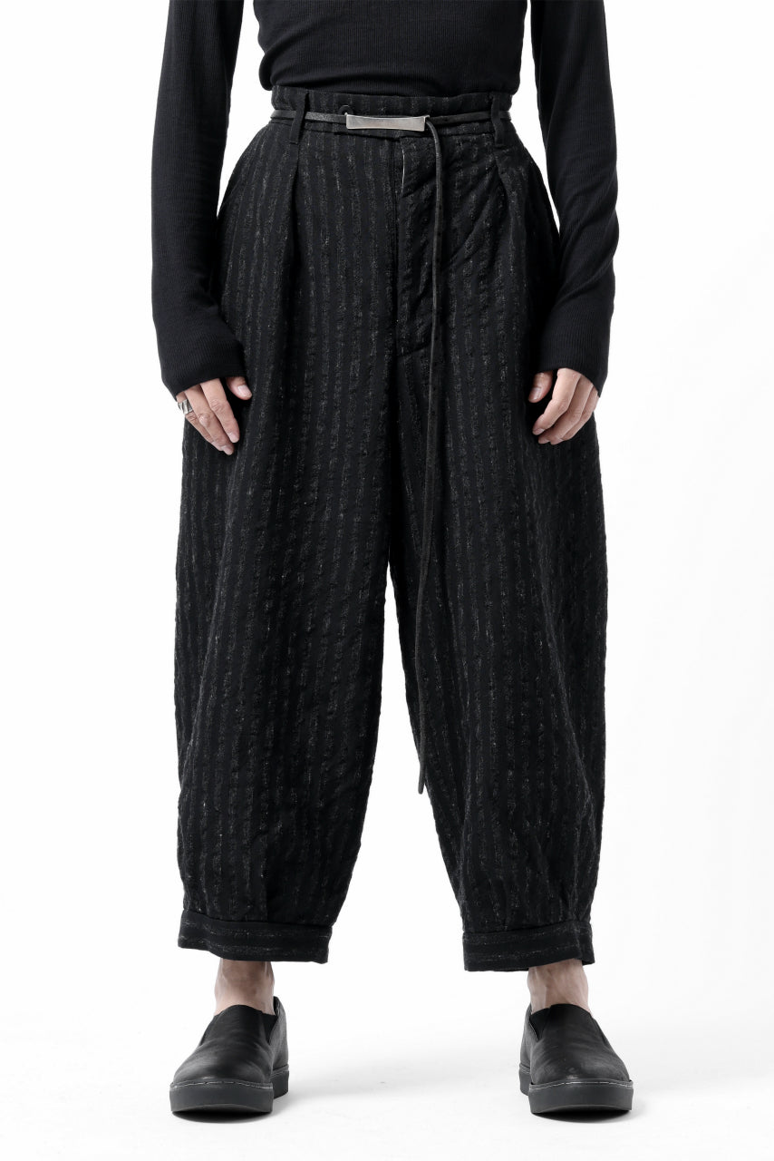 画像をギャラリービューアに読み込む, KLASICA GOSSE TWO TUCKED TROUSERS / LIGHT WEIGHT BLUR STRIPES (INK BLACK)