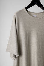Load image into Gallery viewer, CAPERTICA OVERSIZED ASYMMETRY TEE / LINEN HEAVY JERSEY (KINARI)