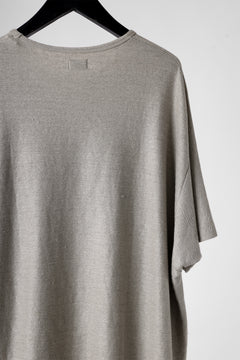 Load image into Gallery viewer, CAPERTICA OVERSIZED ASYMMETRY TEE / LINEN HEAVY JERSEY (KINARI)