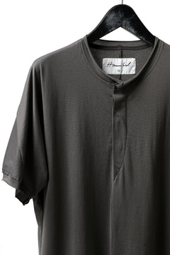 画像をギャラリービューアに読み込む, Hannibal. Hidden Button Placket T-Shirt / adrian 111. (STONE)