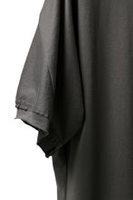 画像をギャラリービューアに読み込む, Hannibal. Hidden Button Placket T-Shirt / adrian 111. (STONE)