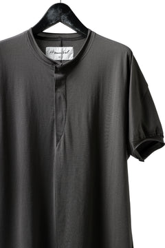 画像をギャラリービューアに読み込む, Hannibal. Hidden Button Placket T-Shirt / adrian 111. (STONE)