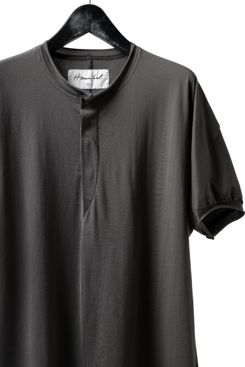 画像をギャラリービューアに読み込む, Hannibal. Hidden Button Placket T-Shirt / adrian 111. (STONE)
