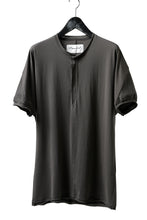 画像をギャラリービューアに読み込む, Hannibal. Hidden Button Placket T-Shirt / adrian 111. (STONE)