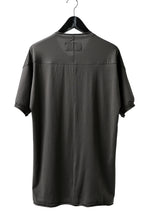 画像をギャラリービューアに読み込む, Hannibal. Hidden Button Placket T-Shirt / adrian 111. (STONE)