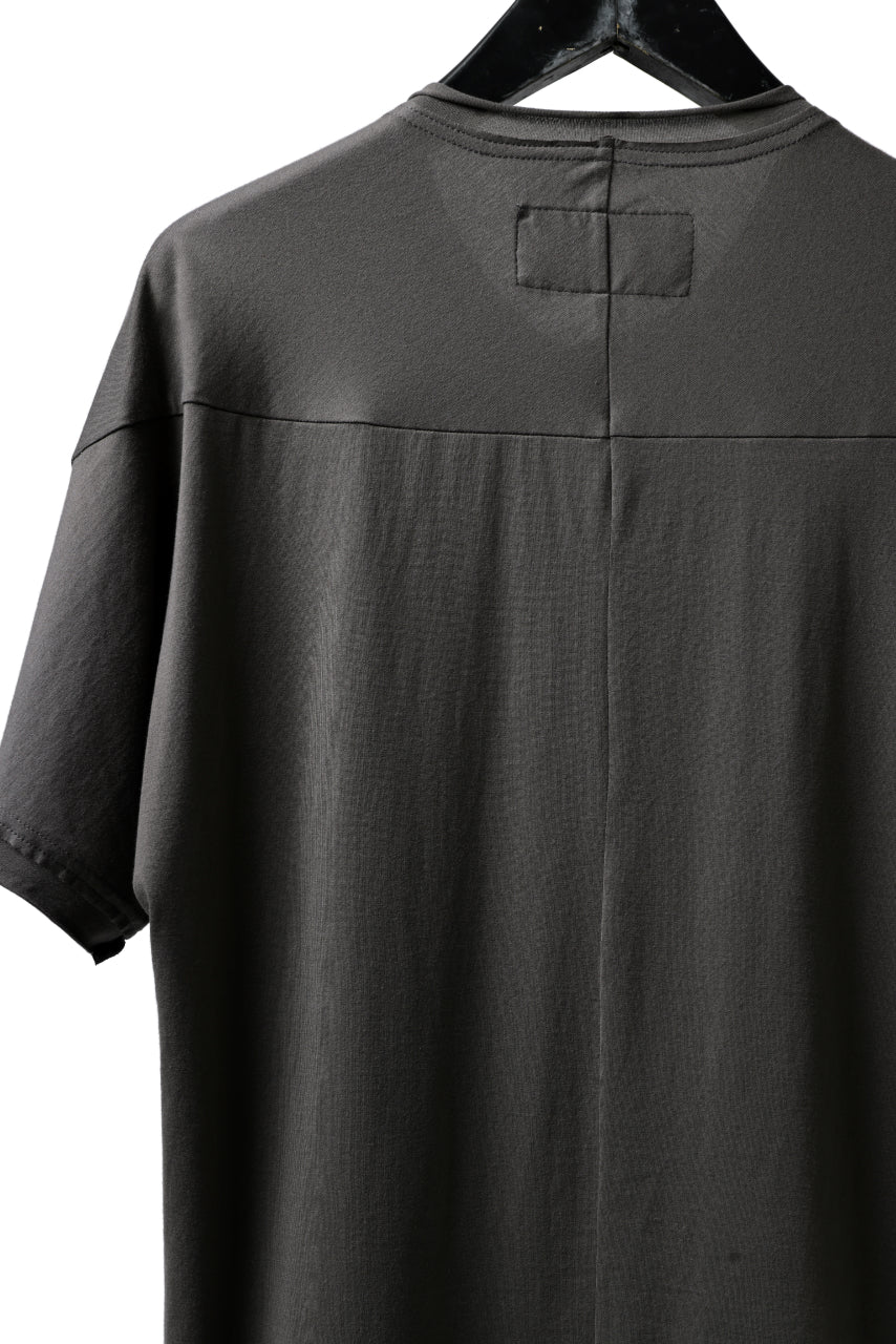画像をギャラリービューアに読み込む, Hannibal. Hidden Button Placket T-Shirt / adrian 111. (STONE)