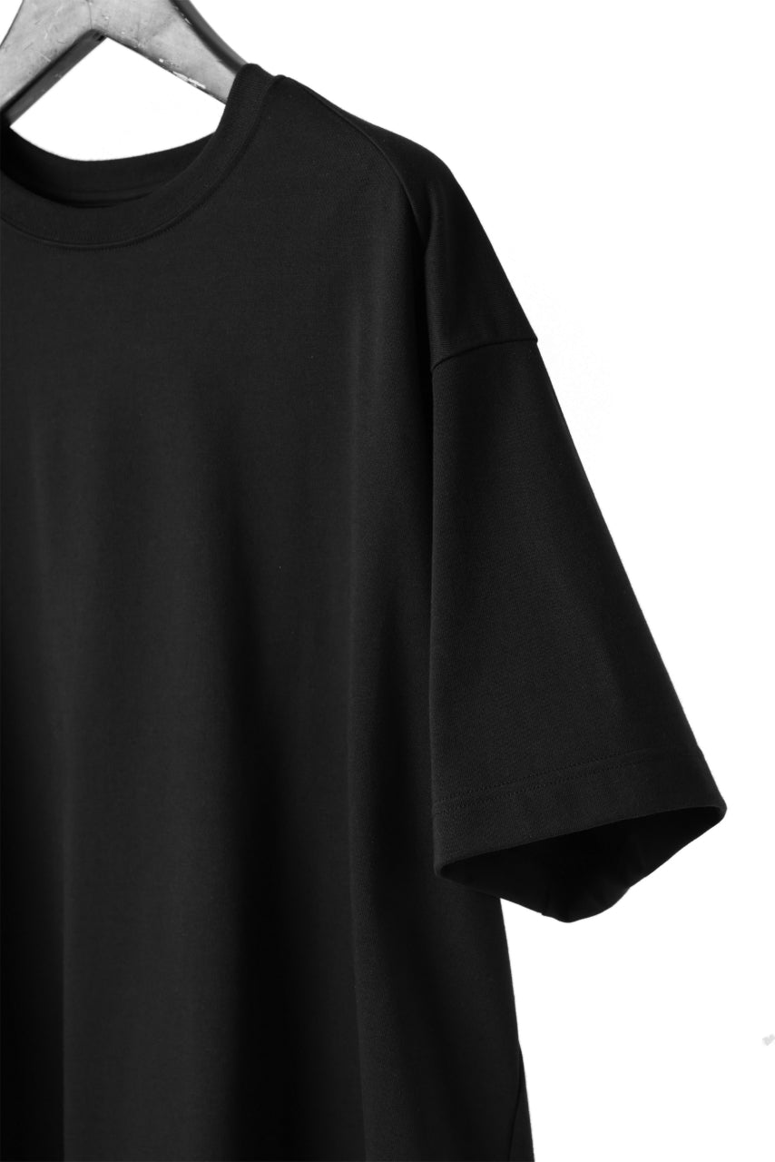 Load image into Gallery viewer, CAPERTICA OVERSIZED H/S TEE / SUVIN COTTON COMPACT JERSEY (BLACK)