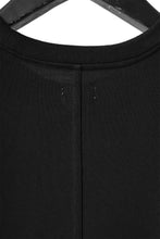 Load image into Gallery viewer, CAPERTICA OVERSIZED H/S TEE / SUVIN COTTON COMPACT JERSEY (BLACK)