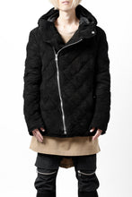 画像をギャラリービューアに読み込む, ISAMU KATAYAMA BACKLASH HOODED DOWN JACKET / KANGAROO REVERSE + POLISH WHITE GOOSE (BLACK)