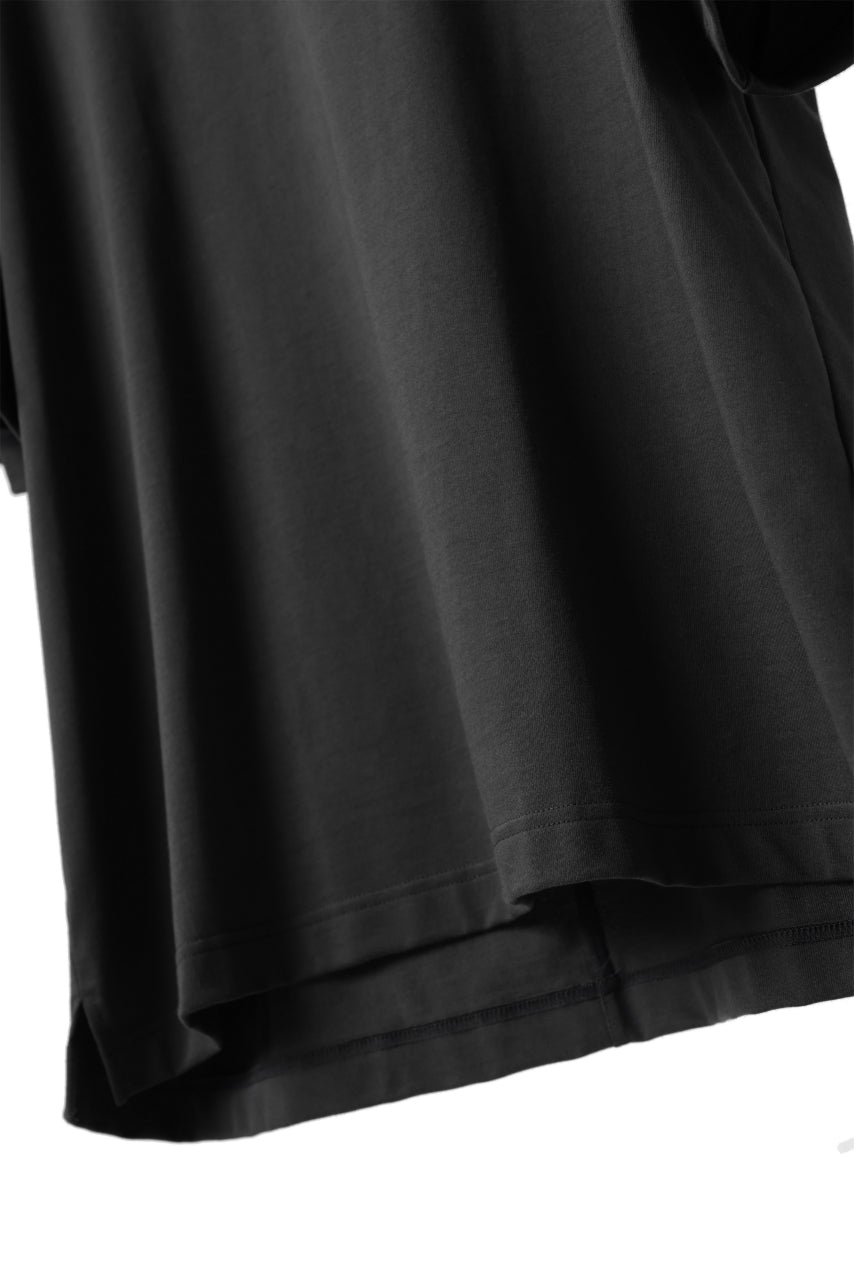 Load image into Gallery viewer, CAPERTICA OVERSIZED H/S TEE / SUVIN COTTON COMPACT JERSEY (CHARCOAL)