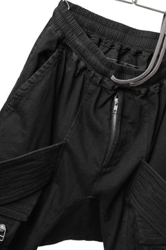 画像をギャラリービューアに読み込む, A.F ARTEFACT FLAP-DETAIL SLIM CARGO PANTS / HI-STRETCH DENIM (BLACK)