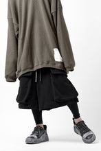画像をギャラリービューアに読み込む, A.F ARTEFACT TWISTED HAKAMA-CARGO PANTS / COTTON SWEAT (BLACK)