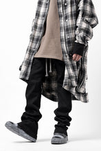 画像をギャラリービューアに読み込む, A.F ARTEFACT FLARE LONG PANTS / HI-STRETCH DENIM (BLACK)