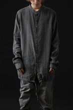Load image into Gallery viewer, daub STRIPE LONG SHIRT / COLD DYED SOFT TWILL (GREY)