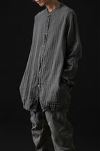 Load image into Gallery viewer, daub STRIPE LONG SHIRT / COLD DYED SOFT TWILL (GREY)