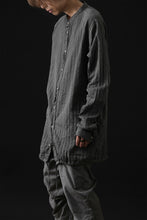 Load image into Gallery viewer, daub STRIPE LONG SHIRT / COLD DYED SOFT TWILL (GREY)