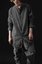 Load image into Gallery viewer, daub STRIPE LONG SHIRT / COLD DYED SOFT TWILL (GREY)