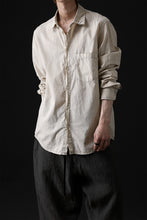 Load image into Gallery viewer, daub PLAIN COLLAR SHIRT / COLD DYED ORGANIC COTTON (SAND)