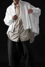 Load image into Gallery viewer, daub PLAIN COLLAR SHIRT / COLD DYED ORGANIC COTTON (SAND)
