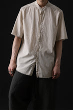 Load image into Gallery viewer, daub DYEING MINIMAL SS SHIRT / ORGANIC COTTON (SAND)