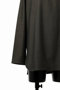 Load image into Gallery viewer, ISAMU KATAYAMA BACKLASH ROUND HEM L/S TOPS / STRETCH HEAT STORAGE FLEECE (KHAKI)