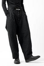 画像をギャラリービューアに読み込む, KLASICA SABRON CONSTRUCTED TROUSERS / LIGHT WEIGHT BLUR STRIPES (INK BLACK)