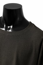 Load image into Gallery viewer, ISAMU KATAYAMA BACKLASH ROUND HEM L/S TOPS / STRETCH HEAT STORAGE FLEECE (KHAKI)