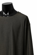 Load image into Gallery viewer, ISAMU KATAYAMA BACKLASH ROUND HEM L/S TOPS / STRETCH HEAT STORAGE FLEECE (KHAKI)