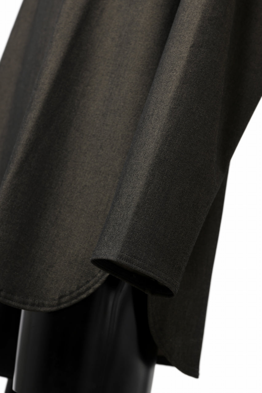Load image into Gallery viewer, ISAMU KATAYAMA BACKLASH ROUND HEM L/S TOPS / STRETCH HEAT STORAGE FLEECE (KHAKI)