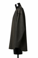 Load image into Gallery viewer, ISAMU KATAYAMA BACKLASH ROUND HEM L/S TOPS / STRETCH HEAT STORAGE FLEECE (KHAKI)