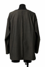 Load image into Gallery viewer, ISAMU KATAYAMA BACKLASH ROUND HEM L/S TOPS / STRETCH HEAT STORAGE FLEECE (KHAKI)