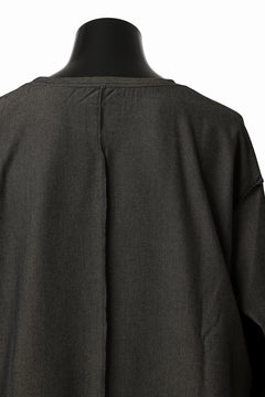 Load image into Gallery viewer, ISAMU KATAYAMA BACKLASH ROUND HEM L/S TOPS / STRETCH HEAT STORAGE FLEECE (KHAKI)