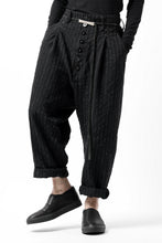 画像をギャラリービューアに読み込む, KLASICA SABRON CONSTRUCTED TROUSERS / LIGHT WEIGHT BLUR STRIPES (INK BLACK)