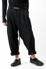 画像をギャラリービューアに読み込む, KLASICA SABRON CONSTRUCTED TROUSERS / LIGHT WEIGHT BLUR STRIPES (INK BLACK)