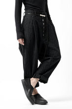 画像をギャラリービューアに読み込む, KLASICA SABRON CONSTRUCTED TROUSERS / LIGHT WEIGHT BLUR STRIPES (INK BLACK)