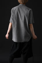 Load image into Gallery viewer, daub SHORT SLEEVE SHIRT / COLD DYED ORGANIC COTTON (GREY)